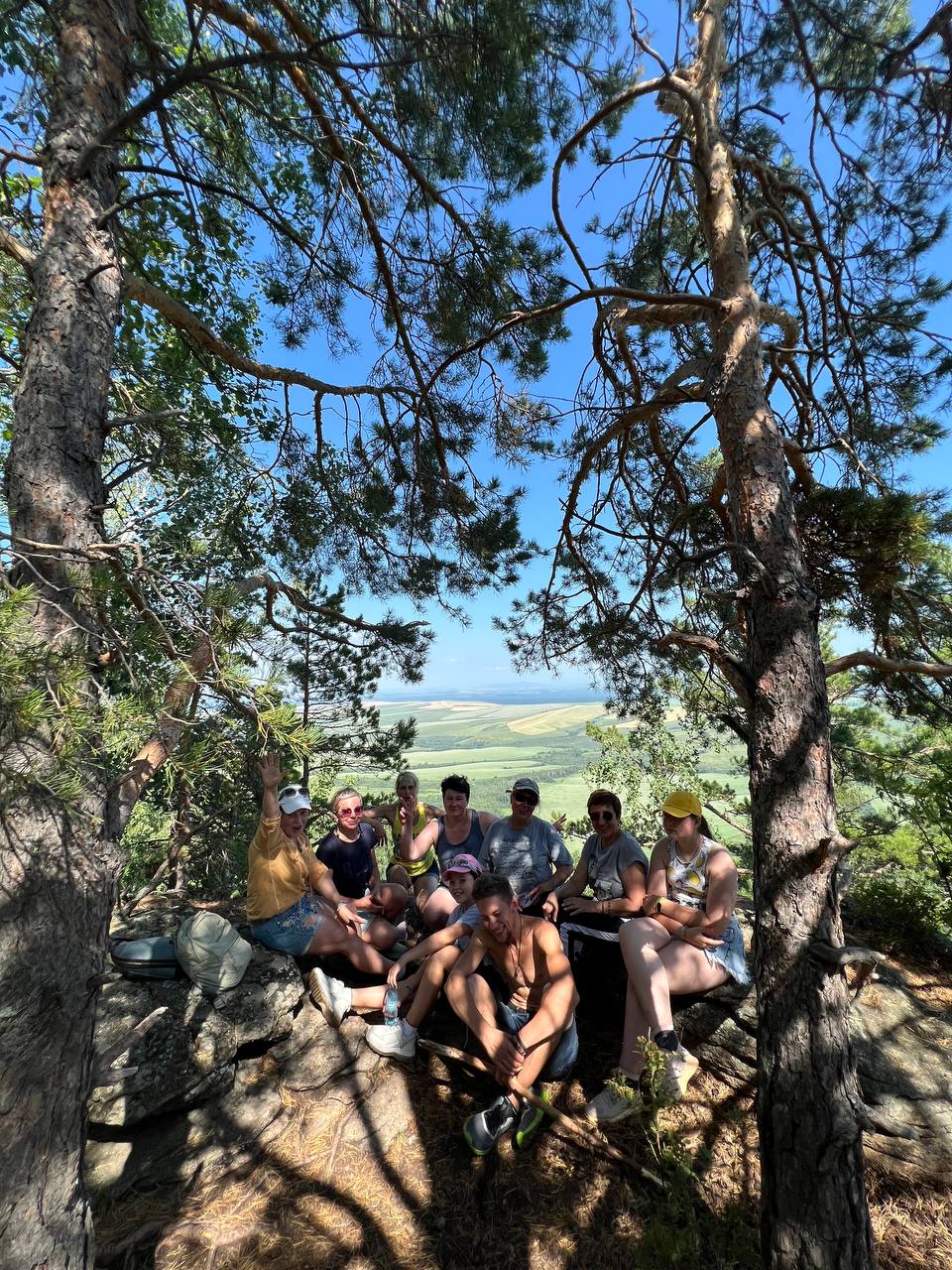 Группа путешественников